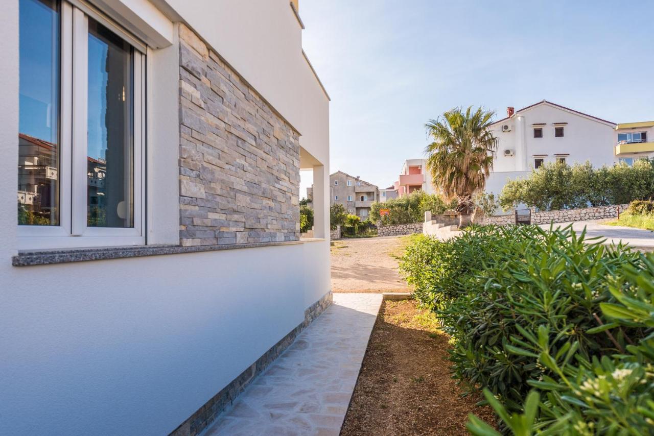 Apartments Yellow Novalja Exterior photo