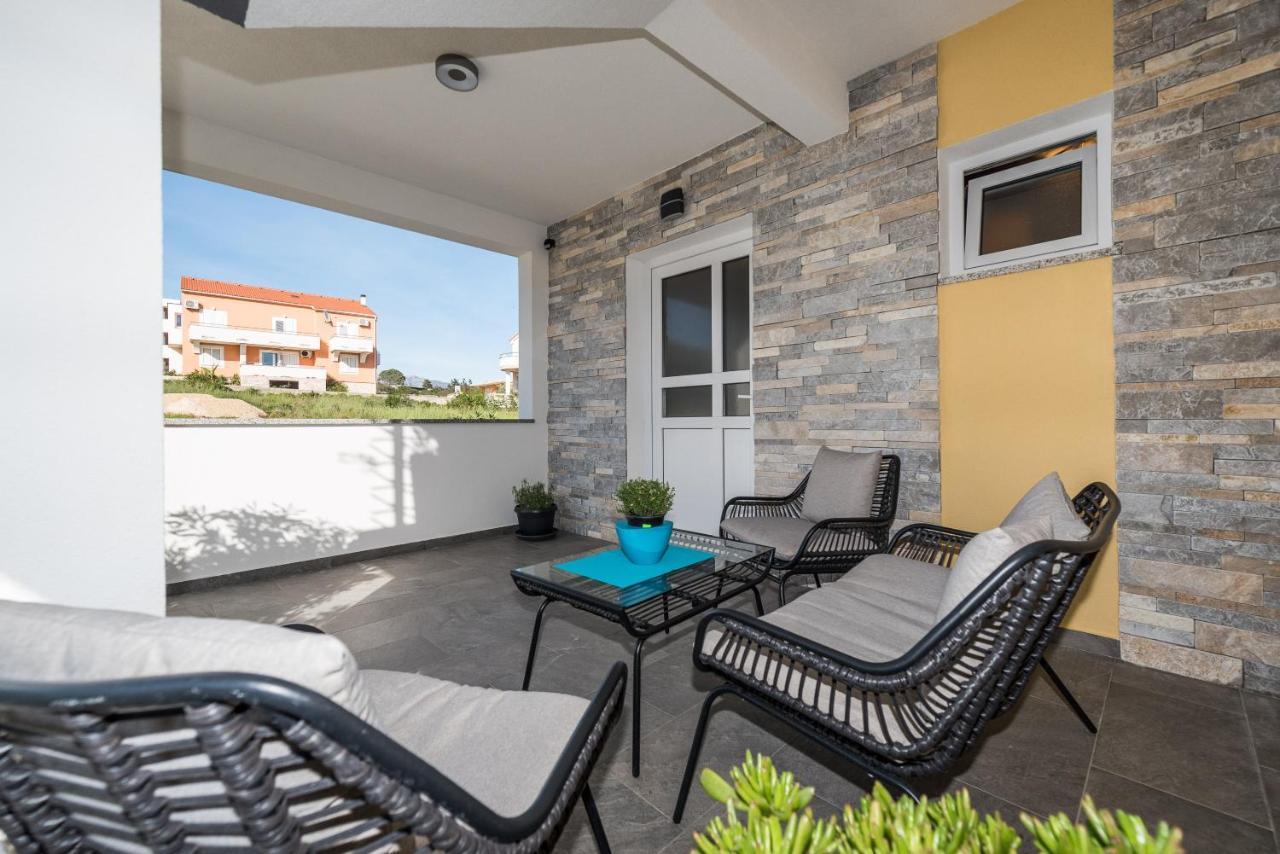 Apartments Yellow Novalja Exterior photo